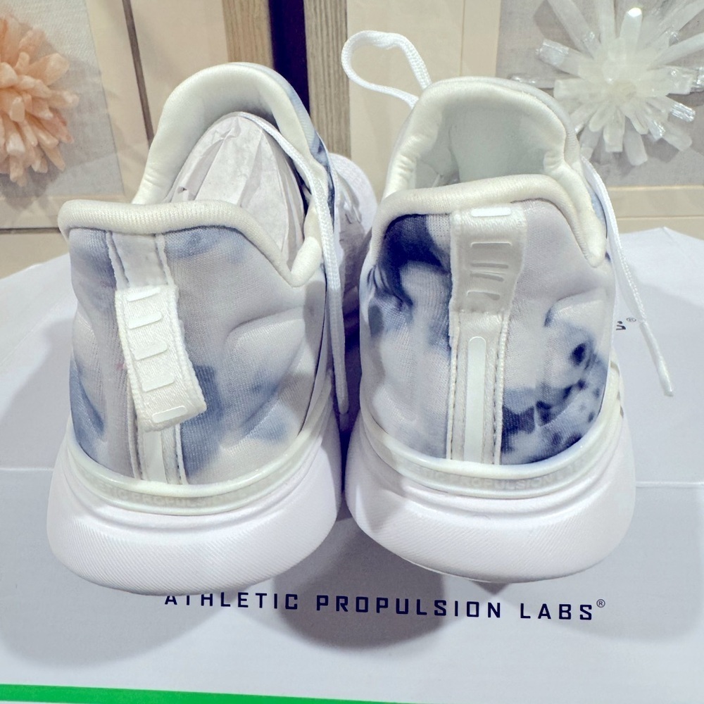 Women's Techloom Tracer Shoes In White/Black/Tie-Dye. NIB. SZ5 - Picture 5 of 8